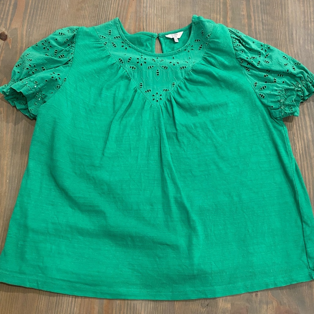 Crown & Ivy green top with eyelet sleeves - size Large